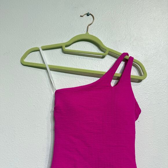 Becca Cosmopolitan Pink Pucker Up Asymmetrical One-Piece Swimsuit Sz M NWT - Picture 3 of 13